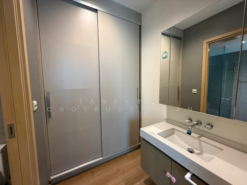 Siri At Sukhumvit, Bangkok, 902 Sukhumvit Road, Phra Kanong, Khlong Toei, Bangkok, 2 Bedrooms, 70 sqm, Condo For Rent, by Tanakrit Chotbuddkayan, 500246129 - DDproperty.com