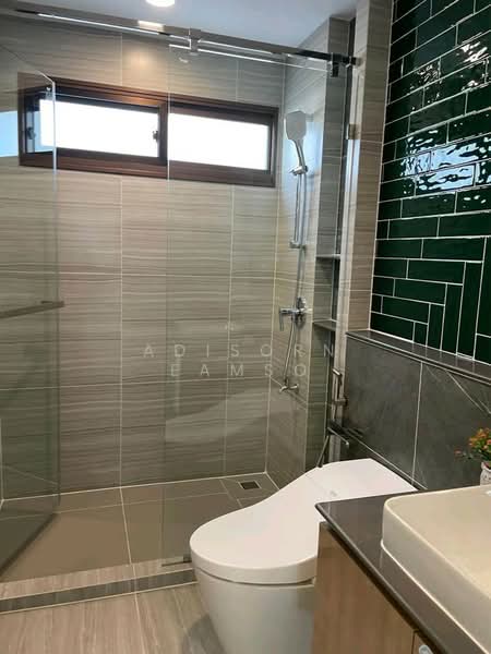 Burasiri Krungthep Kreetha, Bangkok, 95 Soi Pracha Ruam Chai, Hua Mak, Bang Kapi, Bangkok, 4 Bedrooms, 238 sqm, Single Detached House For Rent, by Adisorn Eamso, 500246243 - DDproperty.com