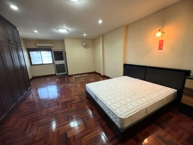 2-BR Townhouse, Bangkok, Chom Thong, Chom Thong, Bangkok, 2 Bedrooms, 200 sqm, Townhouse For Rent, by Phitchaporn Buamag, 500246334 - DDproperty.com