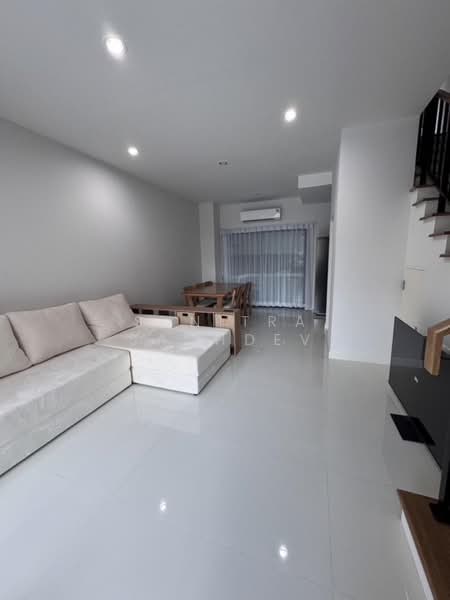 Baan Klang Muang Rama 9-Krungthep Kreetha, Bangkok, Soi Kanchanaphisek 23, Saphan Sung, Saphan Sung, Bangkok, 2 Bedrooms, 152 sqm, Townhouse For Rent, by Sunitra Sachdev, 500246556 - DDproperty.com