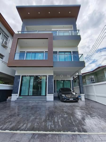 4-BR House, Bangkok, Phra Kanong Nua, Watthana, Bangkok, 4 Bedrooms, 330 sqm, Single Detached House For Sale, by Manapong Phromphitak, 500246563 - DDproperty.com