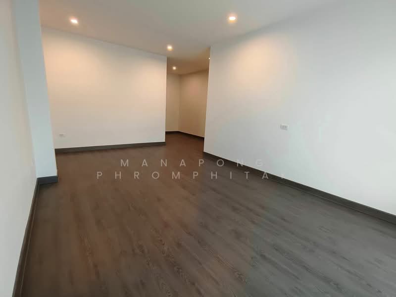 4-BR House, Bangkok, Phra Kanong Nua, Watthana, Bangkok, 4 Bedrooms, 330 sqm, Single Detached House For Sale, by Manapong Phromphitak, 500246563 - DDproperty.com