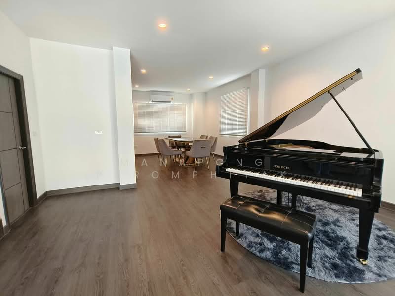 4-BR House, Bangkok, Phra Kanong Nua, Watthana, Bangkok, 4 Bedrooms, 330 sqm, Single Detached House For Sale, by Manapong Phromphitak, 500246563 - DDproperty.com