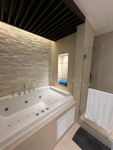 The Lakes, Bangkok, 123 Ratchadaphisek Road, Khlong Toei, Khlong Toei, Bangkok, 2 Bedrooms, 173 sqm, Condo For Rent, by Manapong Phromphitak, 500246627 - DDproperty.com