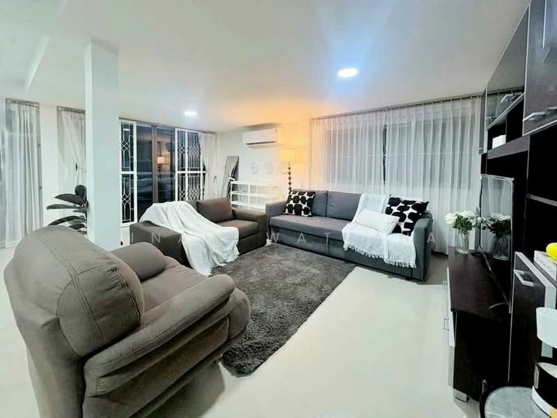 6-BR House, Bangkok, Huai Khwang, Huai Khwang, Bangkok, 6 Bedrooms, 300 sqm, Single Detached House For Rent, by Vinai Wattana, 500246676 - DDproperty.com