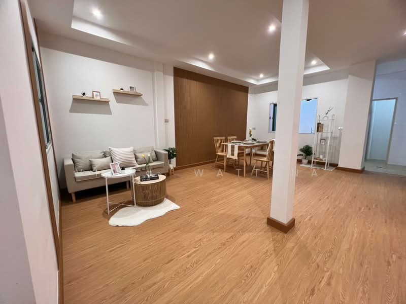 3-BR Townhouse, Bangkok, Bang Khun Sri, Bangkok Noi, Bangkok, 3 Bedrooms, 90 sqm, Townhouse For Sale, by Vinai  Wattana, 500246784 - DDproperty.com