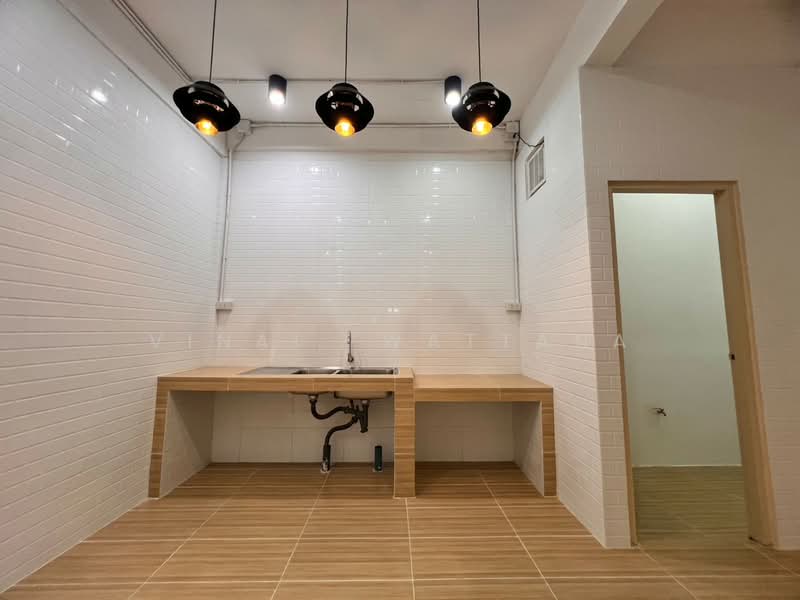 3-BR Townhouse, Bangkok, Bang Khun Sri, Bangkok Noi, Bangkok, 3 Bedrooms, 90 sqm, Townhouse For Sale, by Vinai  Wattana, 500246784 - DDproperty.com
