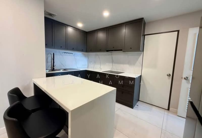 President Park Sukhumvit 24, Bangkok, 99 Sukhumvit 24 Alley, Khlongtoei Nua, Watthana, Bangkok, 3 Bedrooms, 223 sqm, Condo For Rent, by Chayakorn Tirarakthammakit, 500246856 - DDproperty.com