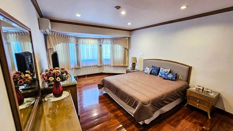 Baan Suanpetch, Bangkok, 18 Soi Sukhumvit 39, Khlong Tan Nua, Watthana, Bangkok, 2 Bedrooms, 136 sqm, Condo For Rent, by Vinai Wattana, 500246912 - DDproperty.com
