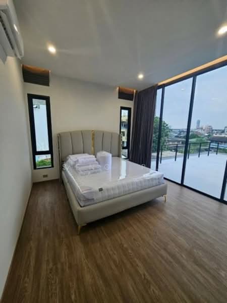 ให้เช่า ขายบ้านเดี่ยว 3 ชั้น Luxuly Pool villa ทำเลสุขุมวิท 62 ใกล้ BTS บางจาก, Bangkok, Bang Chak, Phra Khanong, Bangkok, 5 Bedrooms, 700 sqm, Single Detached House For Rent, by Narong Chutianankasem, 500247034 - DDproperty.com