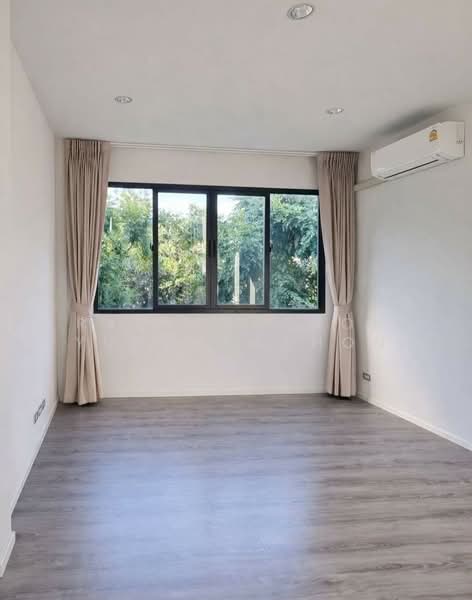 The Sonne Srinakarin-Bangna, Bangkok, Soi Chumchon Mahat Thai 3, Bangna-Trad Road, Dok Mai, Prawet, Bangkok, 4 Bedrooms, 245 sqm, Semi-Detached House (Twin House) For Sale, by Rattanaphon Yungprakhon, 500247061 - DDproperty.com