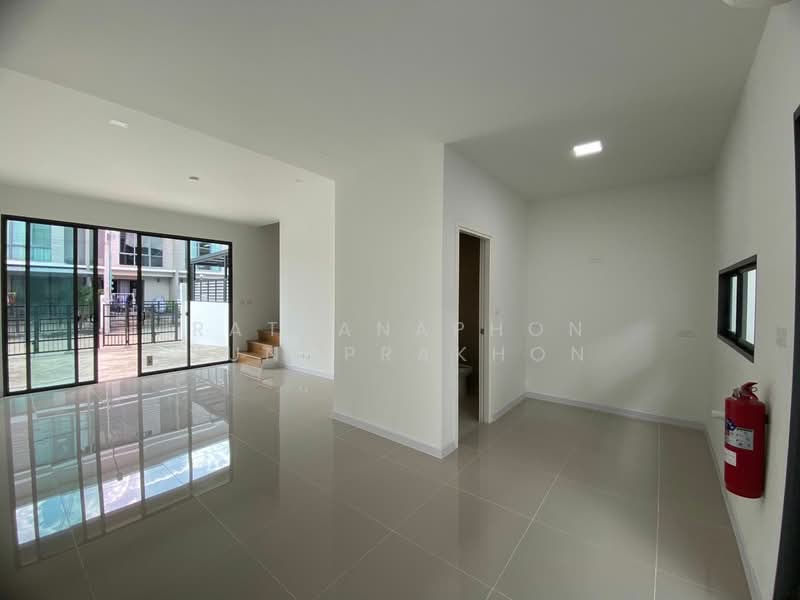 undefined, Bangkok, Thab Yao, Lat Krabang, Bangkok, 3 Bedrooms, 204 sqm, Townhouse For Rent, by Rattanaphon Yungprakhon, 500247084 - DDproperty.com