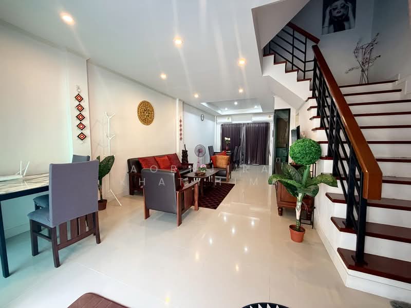 ให้เช่า - R0941 | ให้เช่าทาวน์โฮม 3 ชั้น ทำเลป่าแดด 4 ห้องนอน, 4 นาที จากเซ็นทรัลแอร์พอร์ต, เชียงใหม่