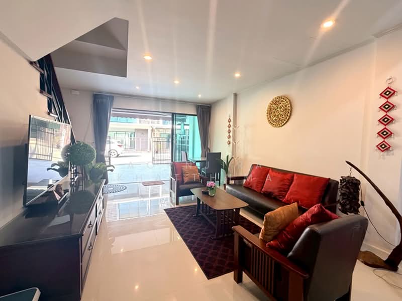 ให้เช่า - R0941 | ให้เช่าทาวน์โฮม 3 ชั้น ทำเลป่าแดด 4 ห้องนอน, 4 นาที จากเซ็นทรัลแอร์พอร์ต, เชียงใหม่