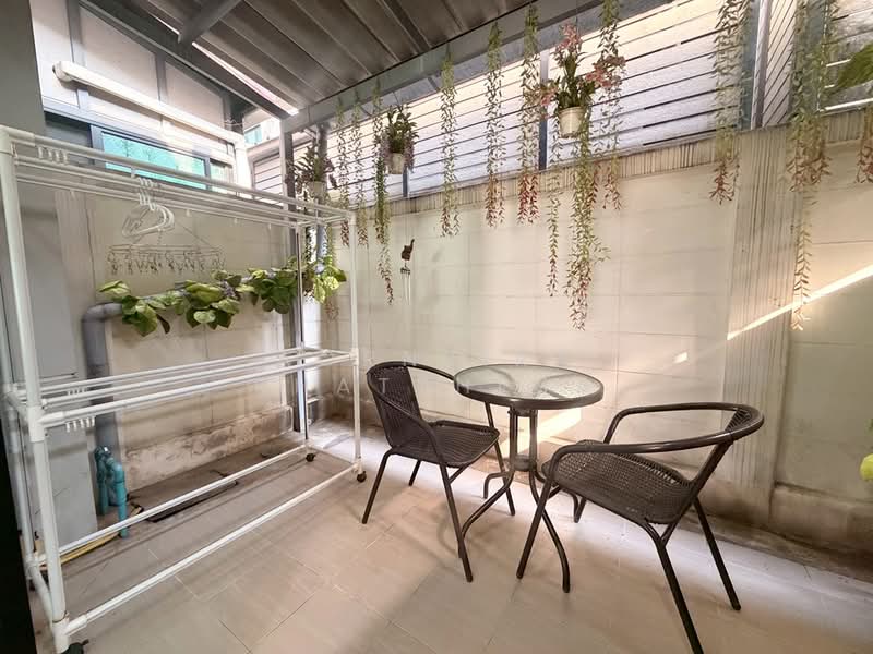 R0941 | 3-Storey Townhome for Rent, Pa Daet Area, 4 Bedrooms, 4 minutes to Central Airport, Chiang Mai, Pa Daet, Muang Chiang Mai, Chiang Mai, 4 Bedrooms, 177 sqm, Townhouse For Rent, by Aornjira Khatthima, 500247103 - DDproperty.com