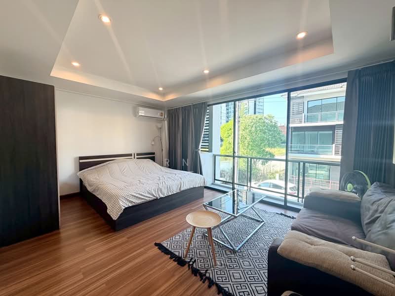 R0941 | 3-Storey Townhome for Rent, Pa Daet Area, 4 Bedrooms, 4 minutes to Central Airport, Chiang Mai, Pa Daet, Muang Chiang Mai, Chiang Mai, 4 Bedrooms, 177 sqm, Townhouse For Rent, by Aornjira Khatthima, 500247103 - DDproperty.com