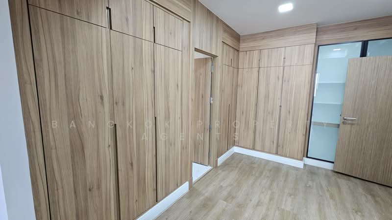 Raj Mansion, Bangkok, 31-33 Soi Sukhumvit 20, Khlong Toei, Khlong Toei, Bangkok, 4 Bedrooms, 360 sqm, Condo For Rent, by BANGKOK PROPERTY AGENTS, 500247175 - DDproperty.com