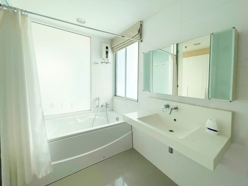 Rhythm Ratchada, Bangkok, 558 Ratchadaphisek Road, Samsen Nok, Huai Khwang, Bangkok, 2 Bedrooms, 72 sqm, Condo For Rent, by Tarit Chinsomboon, 500247256 - DDproperty.com