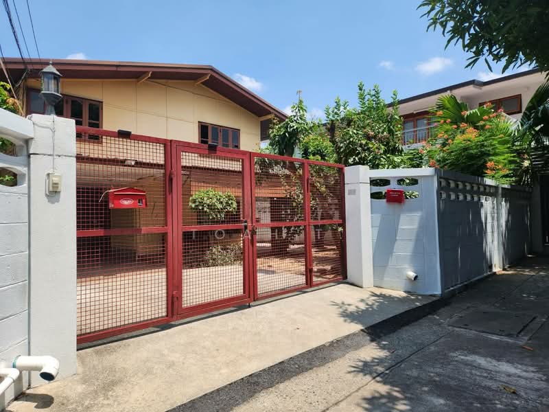 อาคารให้เช่า เอกมัย ทองหล่อ สุขุมวิท : Buildings for rent in Ekkamai, Thonglor, Sukhumvit., กรุงเทพ, คลองตันเหนือ, วัฒนา, กรุงเทพ, 200 ตร.ม., ตึกแถว-อาคารพาณิชย์ ให้เช่า, โดย TOAH T., 500247263 - DDproperty.com