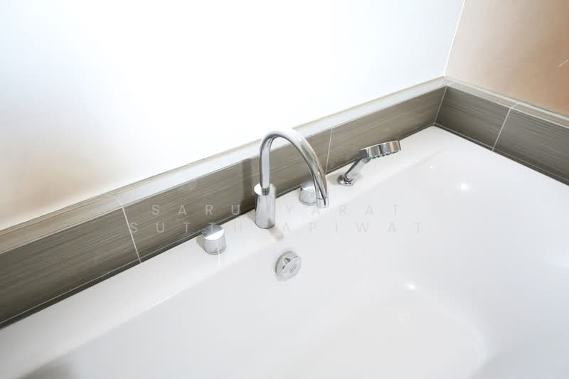 Siri At Sukhumvit, Bangkok, 902 Sukhumvit Road, Phra Kanong, Khlong Toei, Bangkok, 2 Bedrooms, 68 sqm, Condo For Rent, by Sarunyarat Sutthiapiwat, 500247309 - DDproperty.com