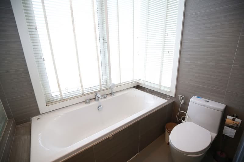 Siri At Sukhumvit, Bangkok, 902 Sukhumvit Road, Phra Kanong, Khlong Toei, Bangkok, 2 Bedrooms, 74 sqm, Condo For Rent, by Sarunyarat Sutthiapiwat, 500247350 - DDproperty.com