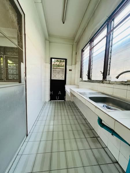 2-BR House, Bangkok, Dao Khanong, Thon Buri, Bangkok, 2 Bedrooms, 150 sqm, Single Detached House For Sale, by Phacharakorn Anusiri, 500247460 - DDproperty.com