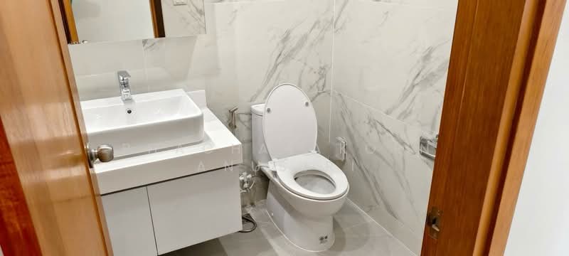 The Emporio Place, Bangkok, 93 Soi Sukhumvit 24, Sukhumvit Road, Khong Tan, Khlong Toei, Bangkok, 2 Bedrooms, 101 sqm, Condo For Rent, by Phacharakorn Anusiri, 500247507 - DDproperty.com