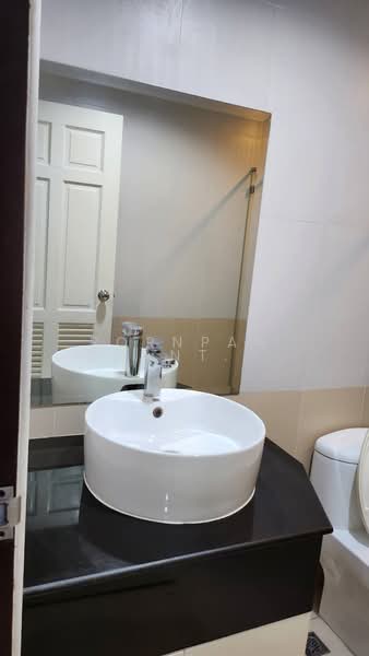 Sukhumvit Living Town, Bangkok, 299 Sukhumvit 21 Road, Khlongtoei Nua, Watthana, Bangkok, 2 Bedrooms, 99 sqm, Condo For Rent, by Pornpan Chantharakasemchai, 500247521 - DDproperty.com