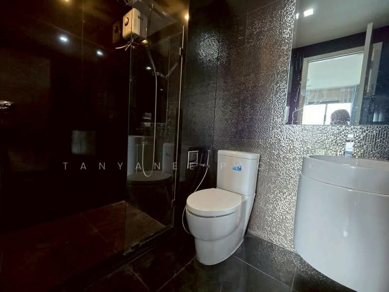 Rhythm Sukhumvit 36-38, Bangkok, 55 Soi Sukhumvit 36, Sukhumvit Road, Phra Kanong, Khlong Toei, Bangkok, 1 Bedroom, 33 sqm, Condo For Rent, by Tanyanee Paorik, 500247527 - DDproperty.com