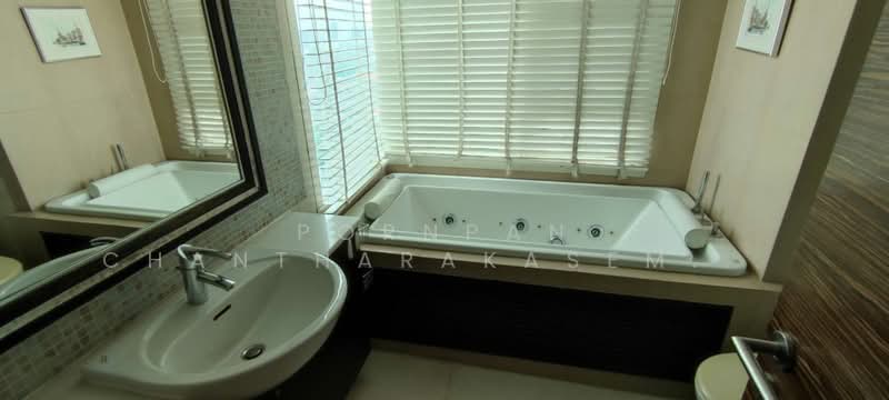 Watermark Chaophraya, Bangkok, Soi Charoennakorn 39-41, Charoennakorn Road, Bang Lam Phu Lang, Khlong San, Bangkok, 3 Bedrooms, 145 sqm, Condo For Sale, by Pornpan Chantharakasemchai, 500247547 - DDproperty.com