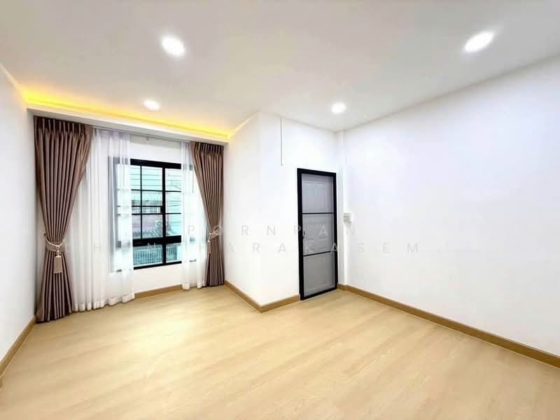 ทาวน์เฮ้าส์ 2-ห้องนอน, กรุงเทพ, บางขุนศรี, บางกอกน้อย, กรุงเทพ, 93 ตร.ม., ทาวน์เฮ้าส์ ขาย, โดย Pornpan Chantharakasemchai, 500247567 - DDproperty.com