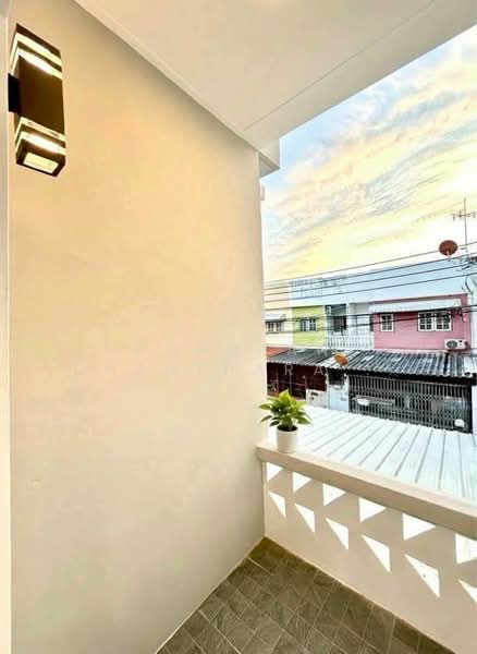 2-BR Townhouse, Bangkok, Bang Khun Sri, Bangkok Noi, Bangkok, 2 Bedrooms, 93 sqm, Townhouse For Sale, by Pornpan Chantharakasemchai, 500247567 - DDproperty.com