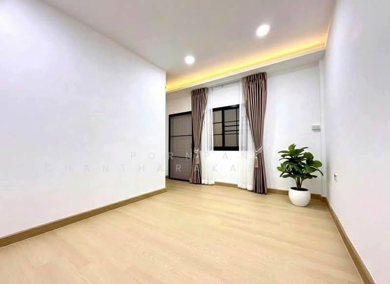 2-BR Townhouse, Bangkok, Bang Khun Sri, Bangkok Noi, Bangkok, 2 Bedrooms, 93 sqm, Townhouse For Sale, by Pornpan Chantharakasemchai, 500247567 - DDproperty.com