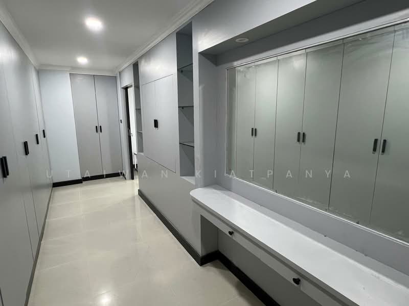 Oriental Towers, Bangkok, 25 Soi Ekkamai 12, Ekkamai Road, Khlong Tan Nua, Watthana, Bangkok, 3 Bedrooms, 350 sqm, Condo For Rent, by Utaiwan Kiatpanya, 500247667 - DDproperty.com