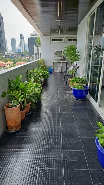 Oriental Towers, Bangkok, 25 Soi Ekkamai 12, Ekkamai Road, Khlong Tan Nua, Watthana, Bangkok, 3 Bedrooms, 350 sqm, Condo For Rent, by Utaiwan Kiatpanya, 500247667 - DDproperty.com