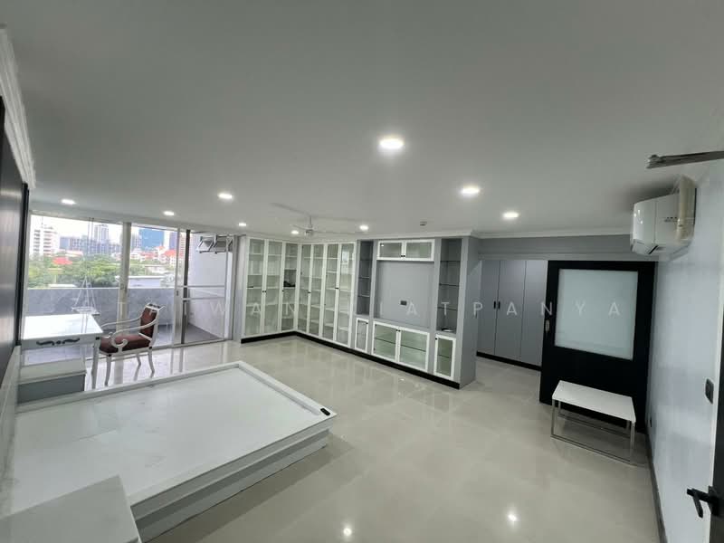 Oriental Towers : โอเรียลเต็ล ทาวเวอร์, กรุงเทพ, 25 ซอยเอกมัย 12 ถนนเอกมัย, คลองตันเหนือ, วัฒนา, กรุงเทพ, 350 ตร.ม., คอนโด ให้เช่า, โดย Utaiwan Kiatpanya, 500247667 - DDproperty.com