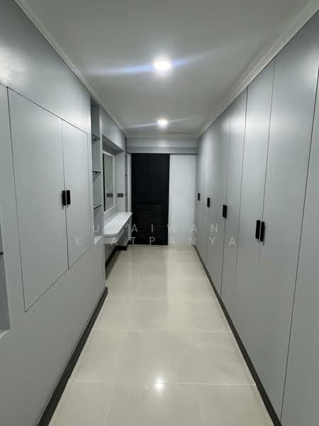 Oriental Towers, Bangkok, 25 Soi Ekkamai 12, Ekkamai Road, Khlong Tan Nua, Watthana, Bangkok, 3 Bedrooms, 350 sqm, Condo For Sale, by Utaiwan Kiatpanya, 500247669 - DDproperty.com