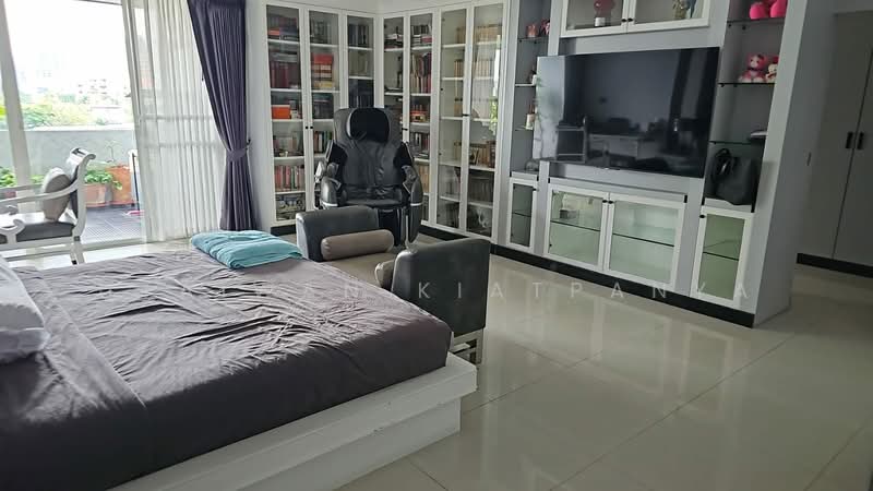 Oriental Towers, Bangkok, 25 Soi Ekkamai 12, Ekkamai Road, Khlong Tan Nua, Watthana, Bangkok, 3 Bedrooms, 350 sqm, Condo For Sale, by Utaiwan Kiatpanya, 500247669 - DDproperty.com