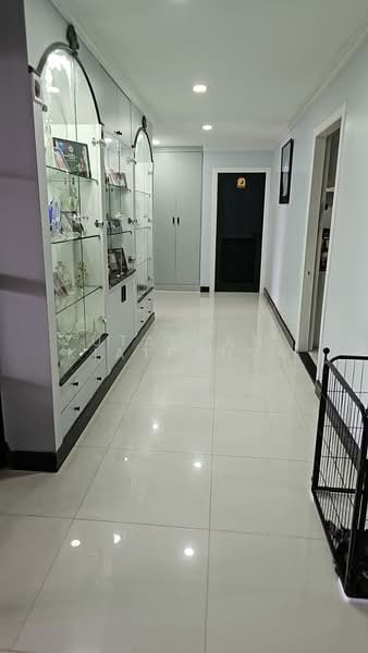 Oriental Towers, Bangkok, 25 Soi Ekkamai 12, Ekkamai Road, Khlong Tan Nua, Watthana, Bangkok, 3 Bedrooms, 350 sqm, Condo For Sale, by Utaiwan Kiatpanya, 500247669 - DDproperty.com