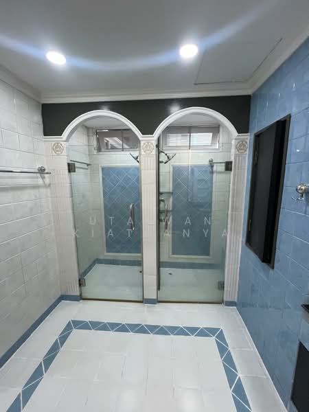 Oriental Towers, Bangkok, 25 Soi Ekkamai 12, Ekkamai Road, Khlong Tan Nua, Watthana, Bangkok, 3 Bedrooms, 350 sqm, Condo For Sale, by Utaiwan Kiatpanya, 500247669 - DDproperty.com