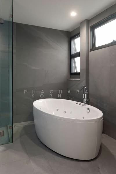 The Gentry Sukhumvit 101, Bangkok, Soi Sukhumvit 101, Sukhumvit Road, Bang Chak, Phra Khanong, Bangkok, 3 Bedrooms, 390 sqm, Single Detached House For Sale, by Phacharakorn Anusiri, 500247674 - DDproperty.com