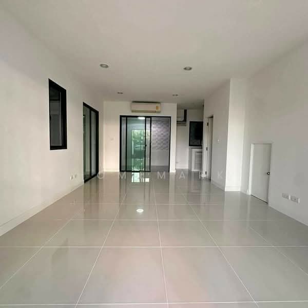 Baan Klang Muang Nawamin 42 : บ้านกลางเมือง นวมินทร์ 42, กรุงเทพ, ซอยนวมินทร์ 42 ถนนนวมินทร์, คลองกุ่ม, บึงกุ่ม, กรุงเทพ, 150 ตร.ม., ทาวน์เฮ้าส์ ขาย, โดย Homemark, 500247870 - DDproperty.com