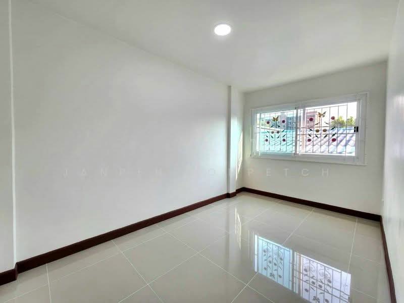 หมู่บ้าน ปาล์มวิลเลจ เครือสหพัฒน์, Chon Buri (Pattaya), Bueng, Si Racha, Chon Buri (Pattaya), 3 Bedrooms, 76 sqm, Semi-Detached House (Twin House) For Sale, by Janpen Konpetch, 500247881 - DDproperty.com