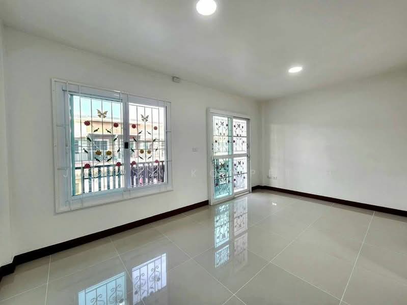 หมู่บ้าน ปาล์มวิลเลจ เครือสหพัฒน์, Chon Buri (Pattaya), Bueng, Si Racha, Chon Buri (Pattaya), 3 Bedrooms, 76 sqm, Semi-Detached House (Twin House) For Sale, by Janpen Konpetch, 500247881 - DDproperty.com