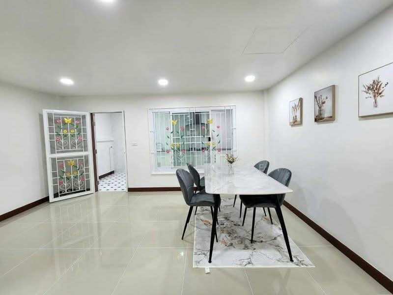 หมู่บ้าน ปาล์มวิลเลจ เครือสหพัฒน์, Chon Buri (Pattaya), Bueng, Si Racha, Chon Buri (Pattaya), 3 Bedrooms, 76 sqm, Semi-Detached House (Twin House) For Sale, by Janpen Konpetch, 500247881 - DDproperty.com