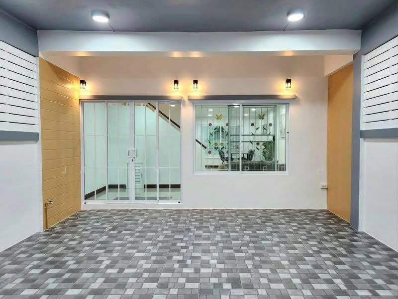 หมู่บ้าน ปาล์มวิลเลจ เครือสหพัฒน์, Chon Buri (Pattaya), Bueng, Si Racha, Chon Buri (Pattaya), 3 Bedrooms, 76 sqm, Semi-Detached House (Twin House) For Sale, by Janpen Konpetch, 500247881 - DDproperty.com