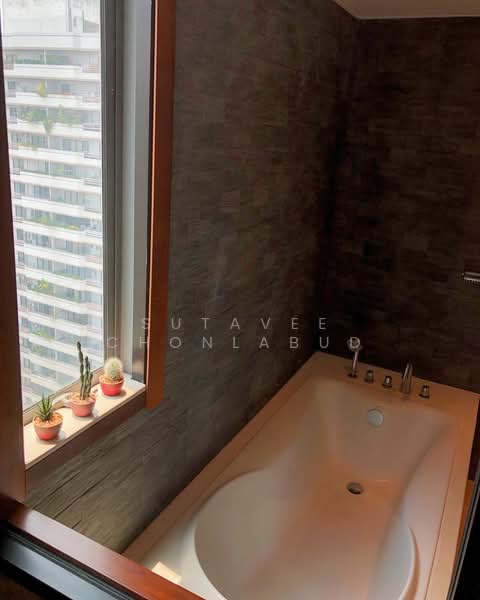 H Sukhumvit 43, Bangkok, 28 Sukhumvit 34 Road, Khlong Tan Nua, Watthana, Bangkok, 1 Bedroom, 44 sqm, Condo For Rent, by Sutavee Chonlabud, 500248024 - DDproperty.com