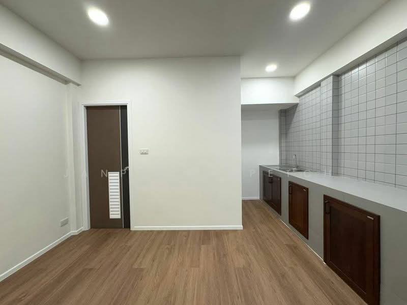 หมู่บ้านเรือนแก้ว เครือสหพัฒน์, ชลบุรี, บึง, ศรีราชา, ชลบุรี, 68 ตร.ม., ทาวน์เฮ้าส์ ขาย, โดย Janpen Konpetch, 500248028 - DDproperty.com