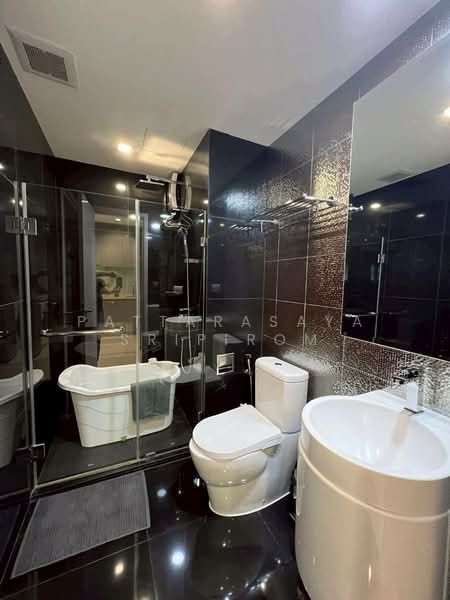 Rhythm Sukhumvit 36-38, Bangkok, 55 Soi Sukhumvit 36, Sukhumvit Road, Phra Kanong, Khlong Toei, Bangkok, 2 Bedrooms, 60 sqm, Condo For Rent, by Pattarasaya Sripirom, 500248115 - DDproperty.com