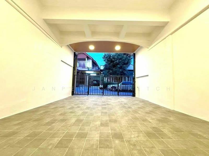 หมู่บ้านศรีราชาปาร์ค-หลังตลาดวรกิจ, ชลบุรี, บึง, ศรีราชา, ชลบุรี, 72 ตร.ม., ทาวน์เฮ้าส์ ขาย, โดย Janpen Konpetch, 500248117 - DDproperty.com